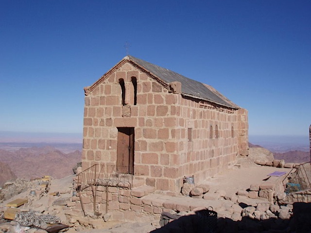 800px-Greek_Orthodox_Chapel_at_top_of_Mt_Sinai